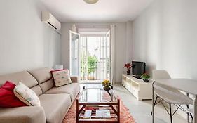 Luminoso Apartamento Exterior con Balcón y Patio en Centro Histórico Feria-Alameda